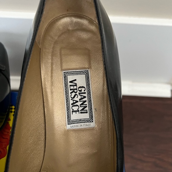 Gianni Versace Authentic Black
Leather Shoes - Picture 4 of 5